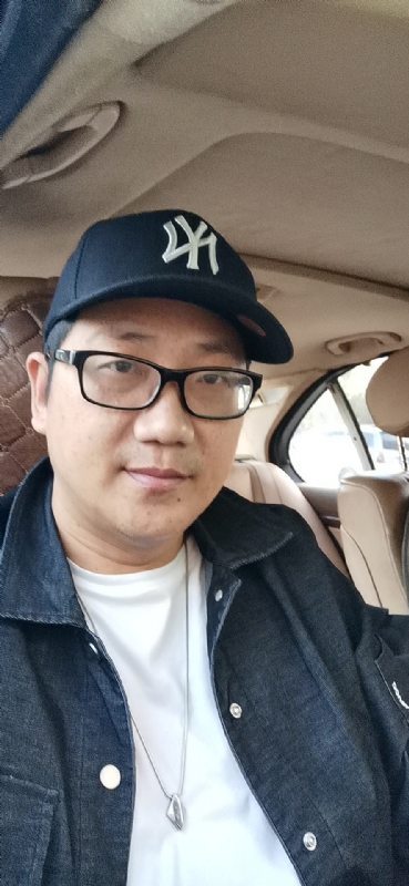 拥抱幸福的第一张照片--仙游婚介网
