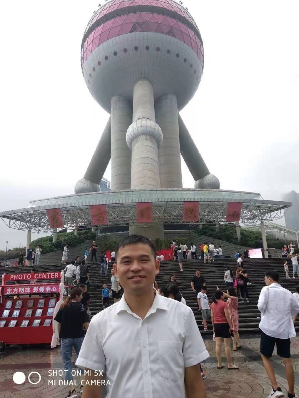 小猫吃老鼠的第一张照片--仙游婚介网